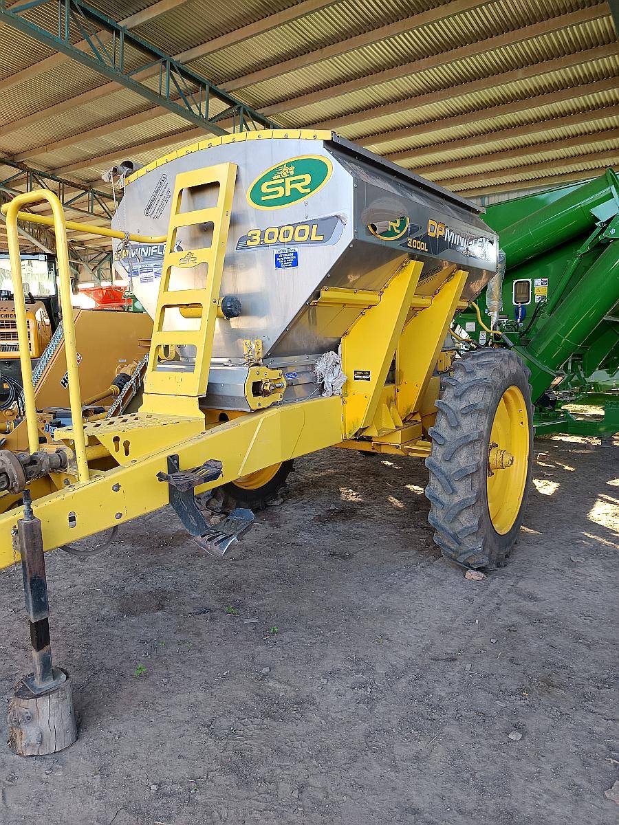 Fertilizadora SR 3000 Lts - con Sistema Variable