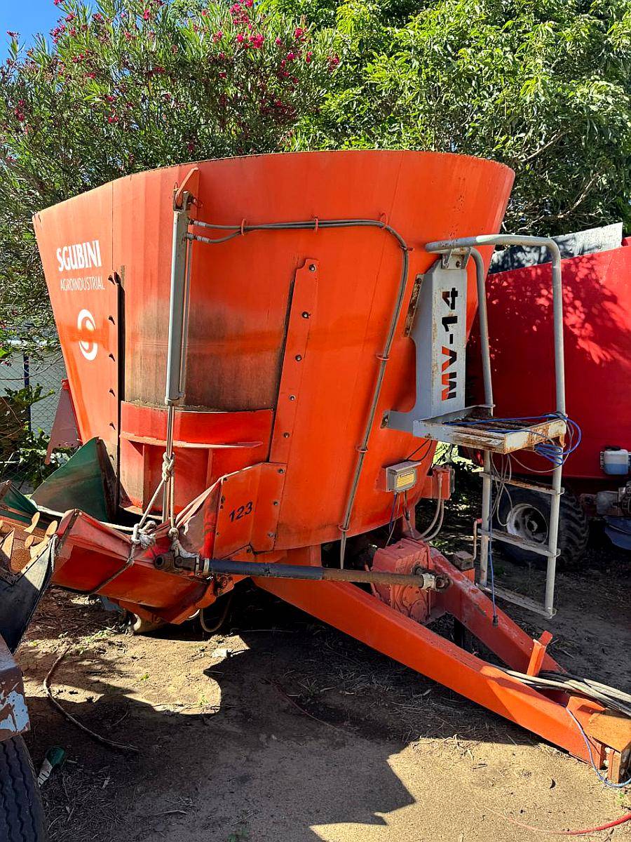 Mixer Vertical de 14 M3 Sgubini Reparado