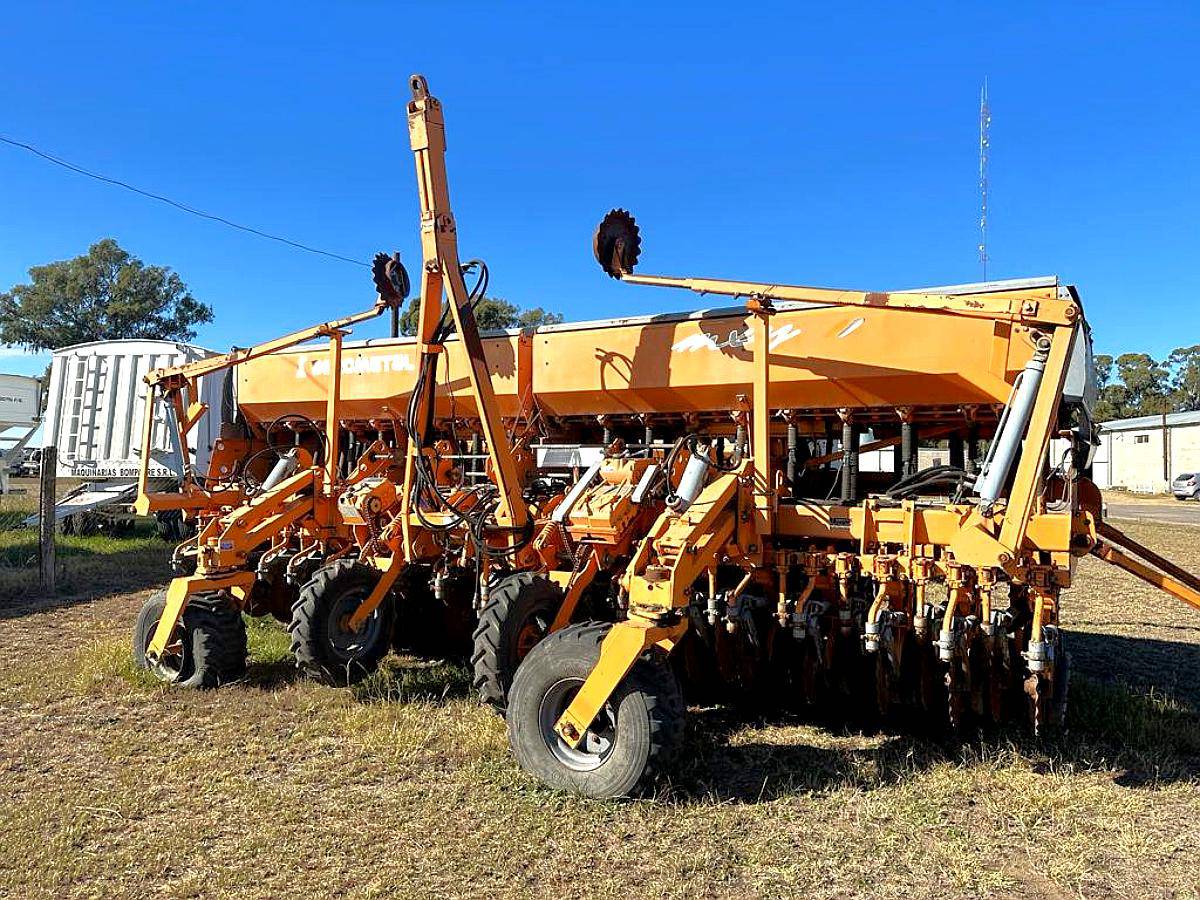 Sembradora Agrometal Modelo MXY 37 a 17,5 año 2007