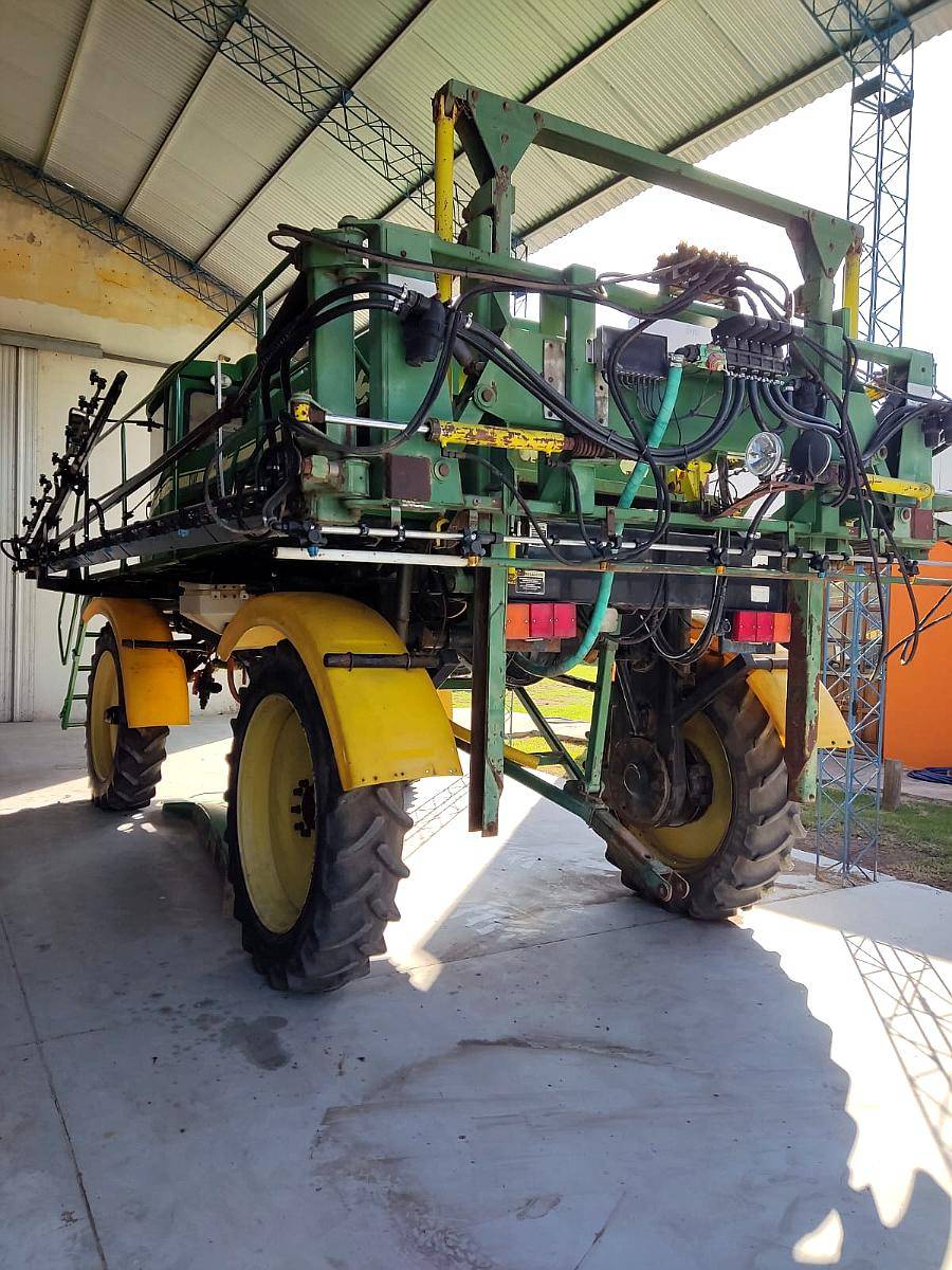 Pulverizadora Tedeschi MT3000 BT 2009 3000lt 25mt