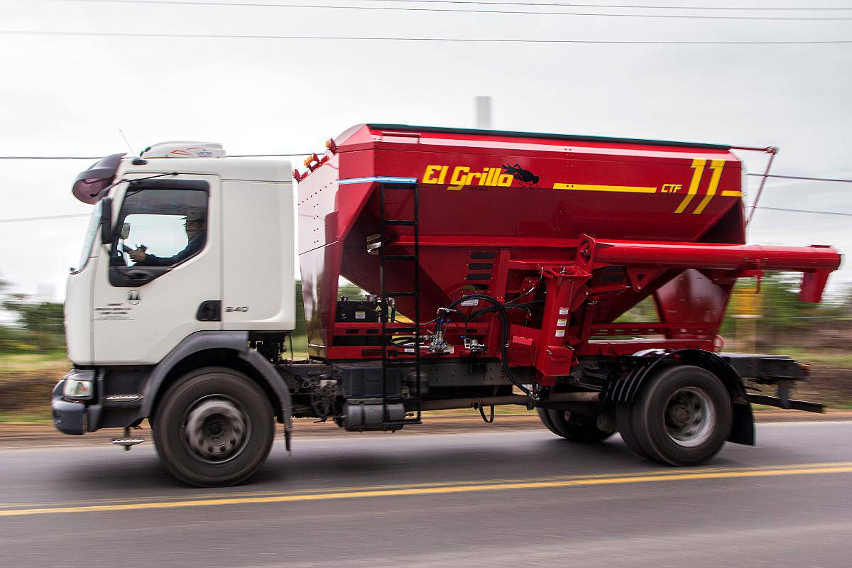 Carrocería Tolva Autodescargable con Tubo de Descarga 11m3