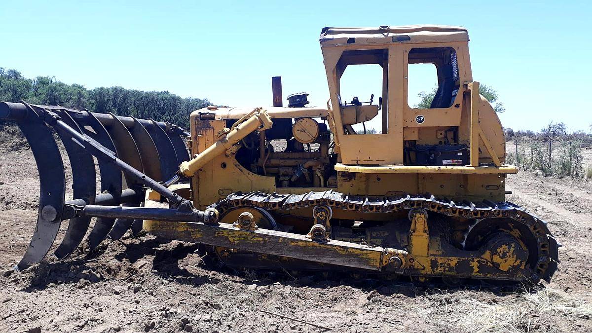 Topadora Caterpillar D7g. Serie Alta. en Marcha.