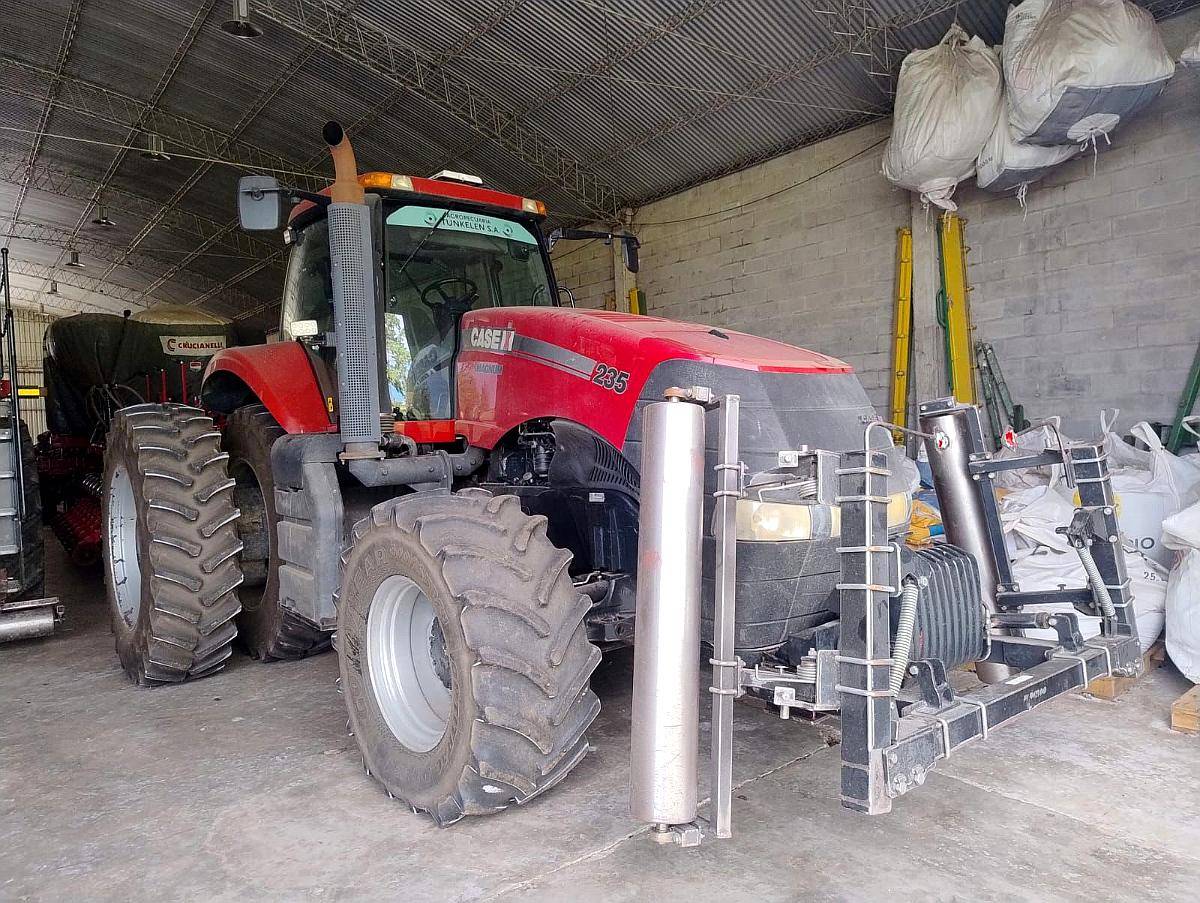 Case IH Magnum 235 - año 2013