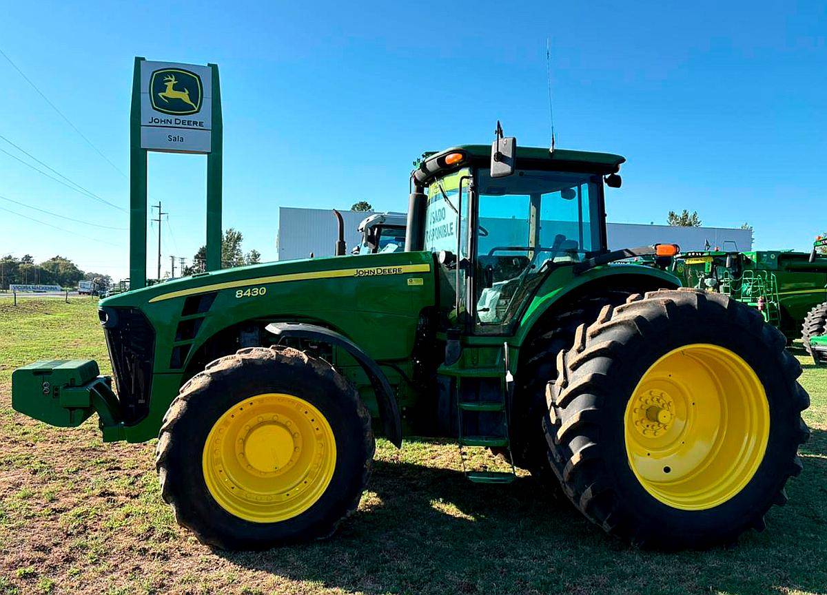 John Deere - 8430 DD