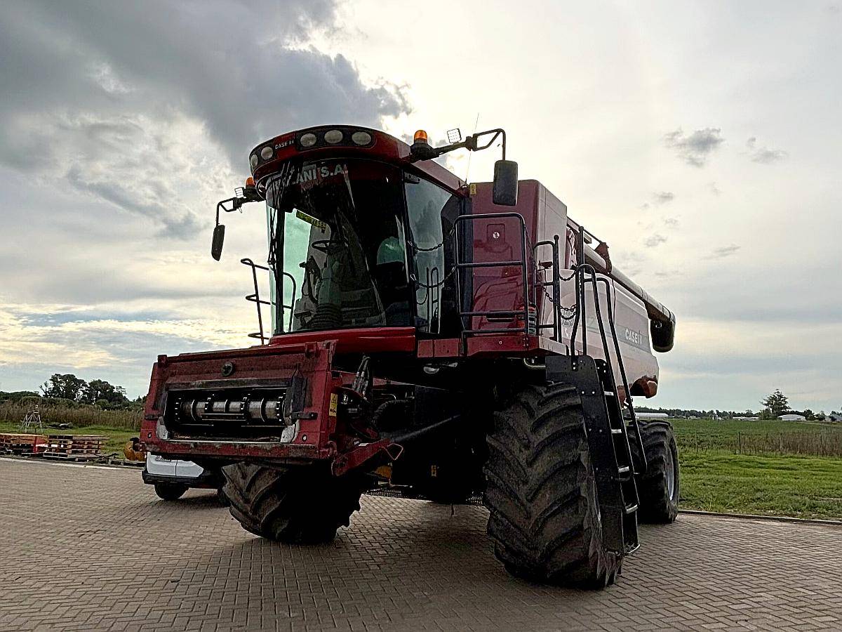 Cosechadora Caseih Axial Flow 8230 año 2014