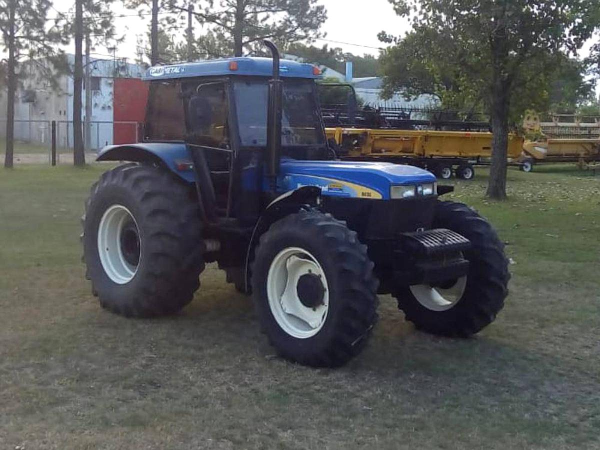 Tractor New Holland 8030 A o 2013 Agroads