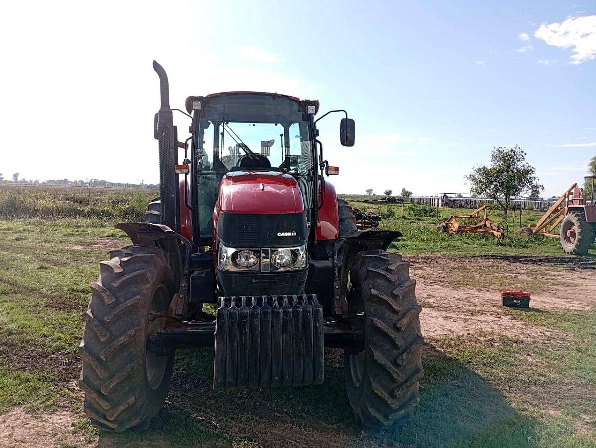 Tractor Case IH Farmall 130a