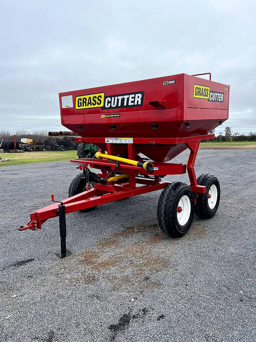 Fertilizadora Esparcidora Grass Cutter de 3000 Lts