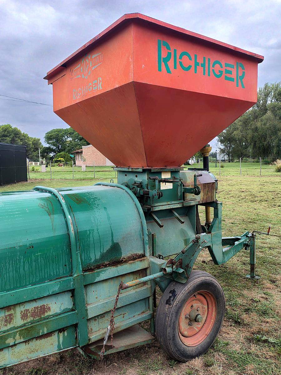 Embolsadora y Quebradora de Granos Richiger