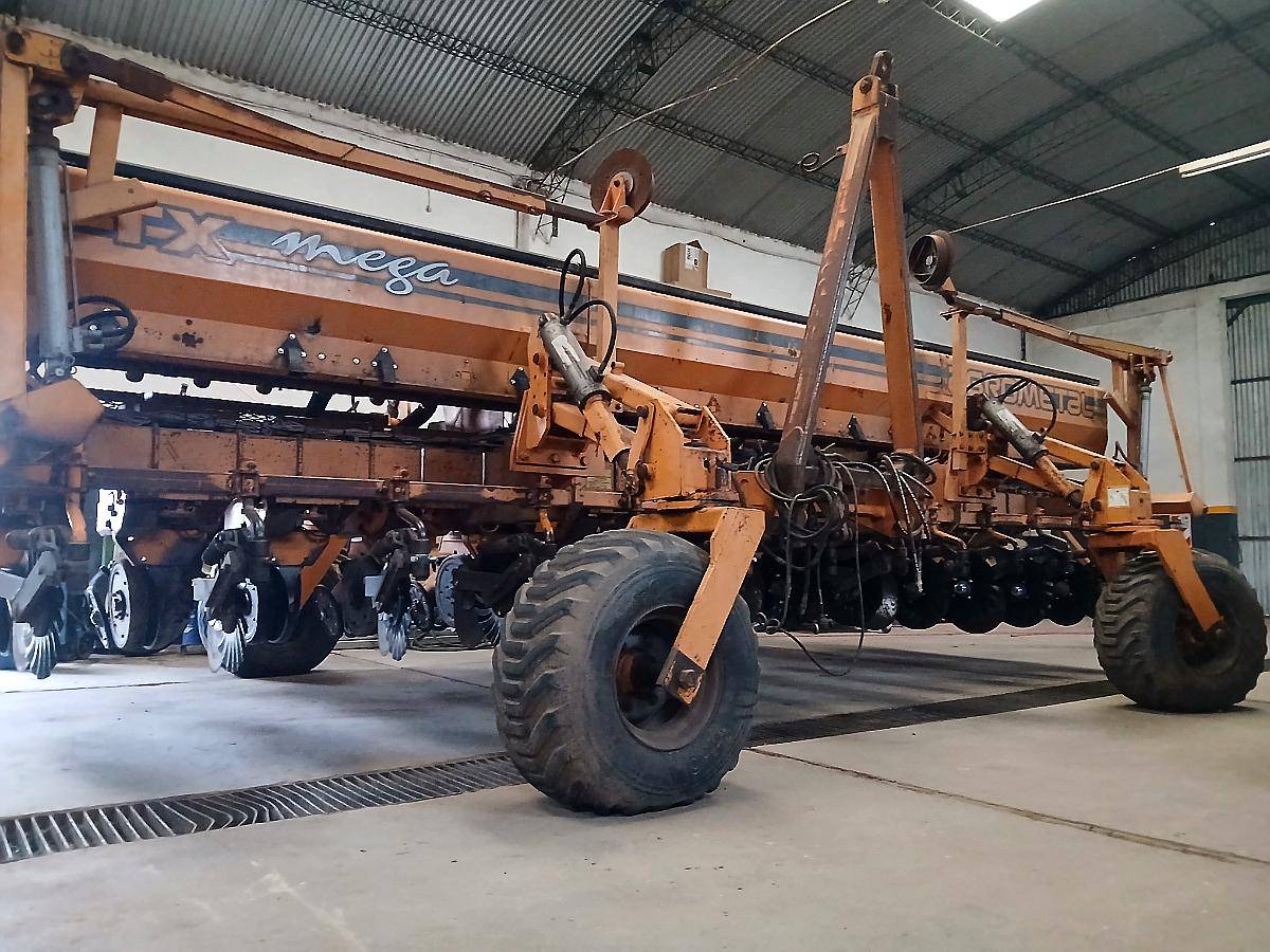 Sembradora Agrometal TX Mega 13 a 52cm