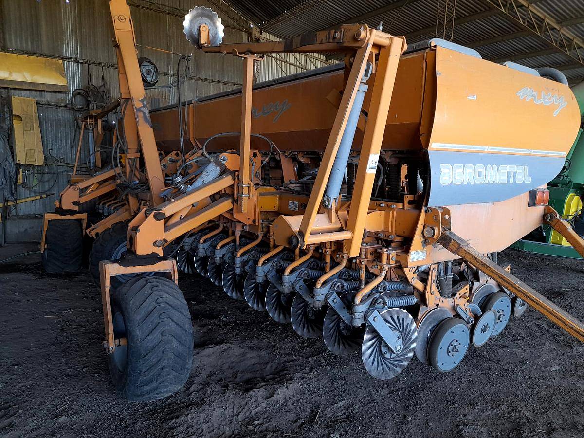 Agrometal MXY 37/17,5 cm - año 2010