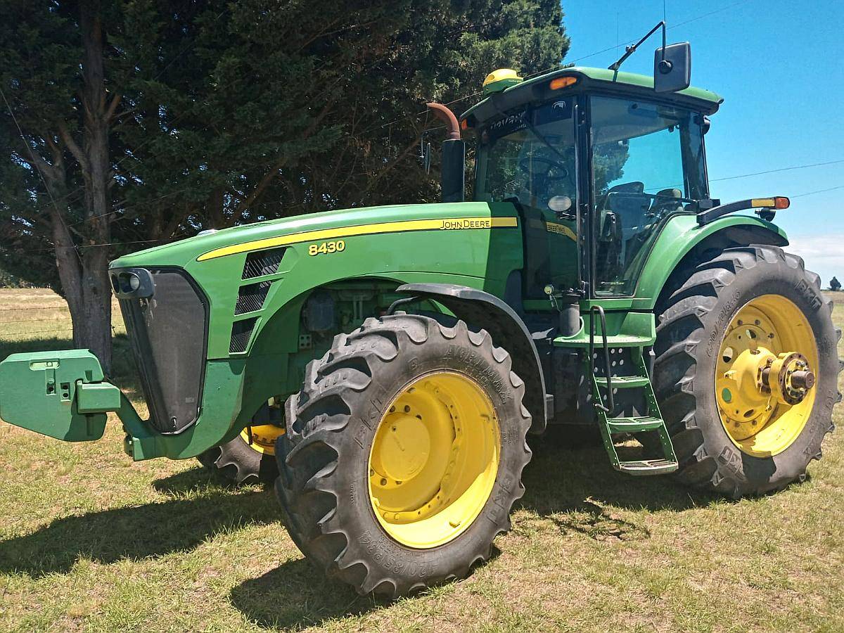 Tractor John Deere 8 340r año 2007.