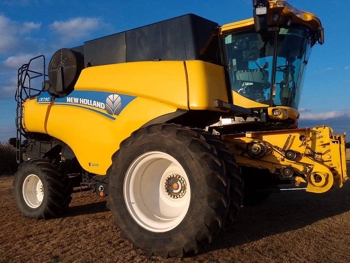 Cosechadora New Holland CR 7.90, año 2018