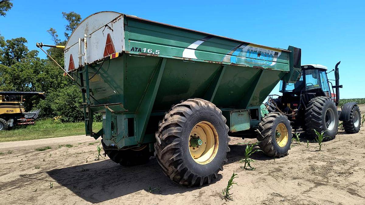 Autodescargable Ombu ATA 16.5 TN. año 2006.