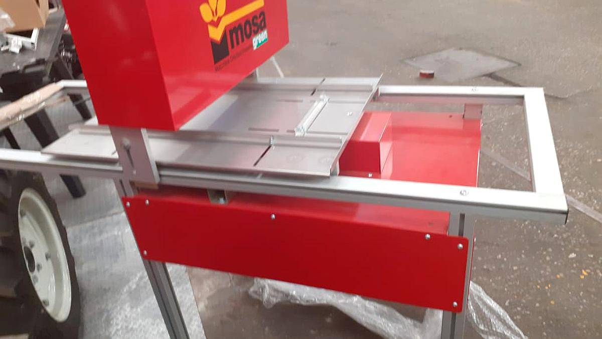 Sembradora de Bandejas Mosa SEM 100