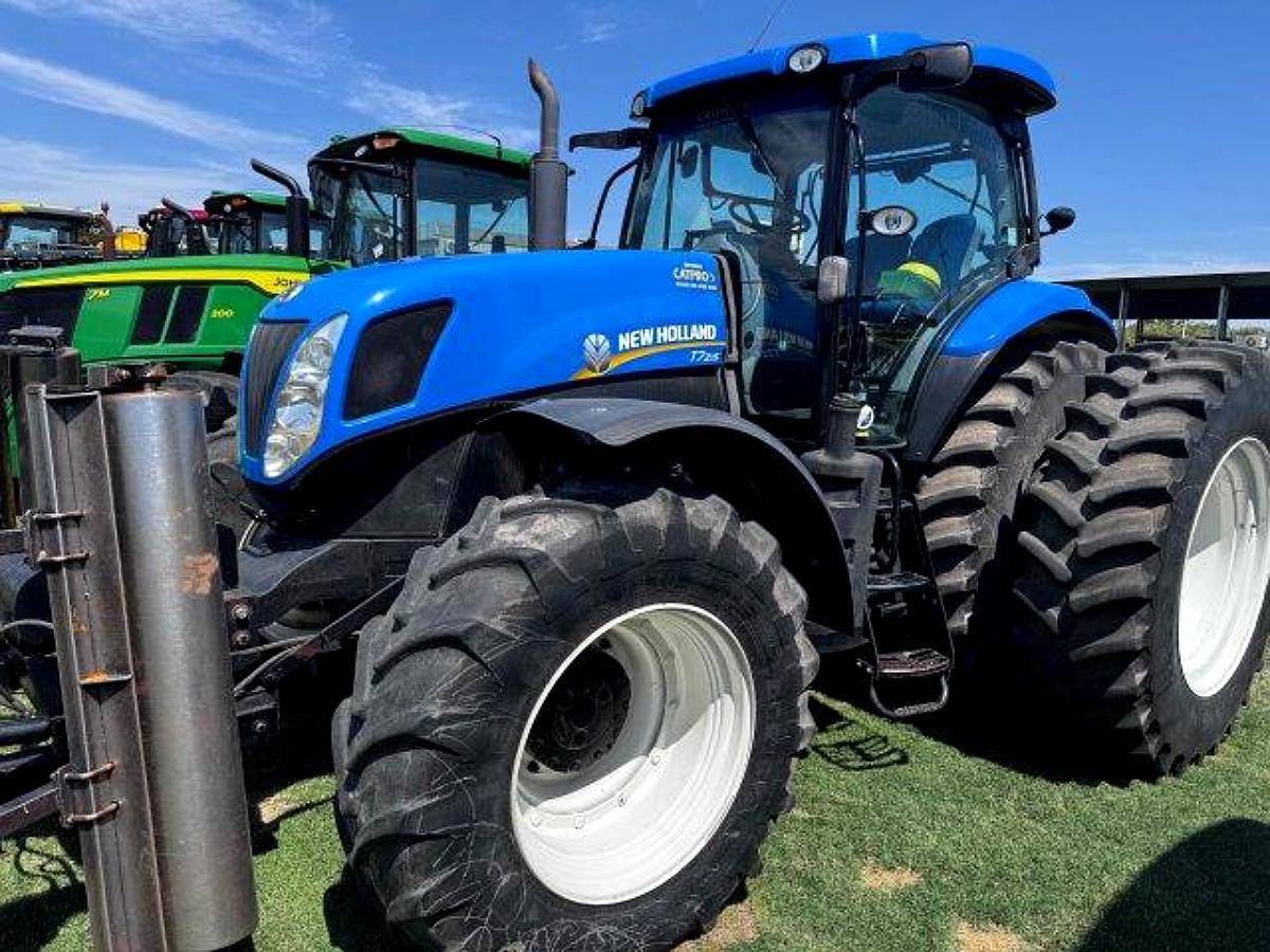 Tractor New Holland T7.215. Mod 2015
