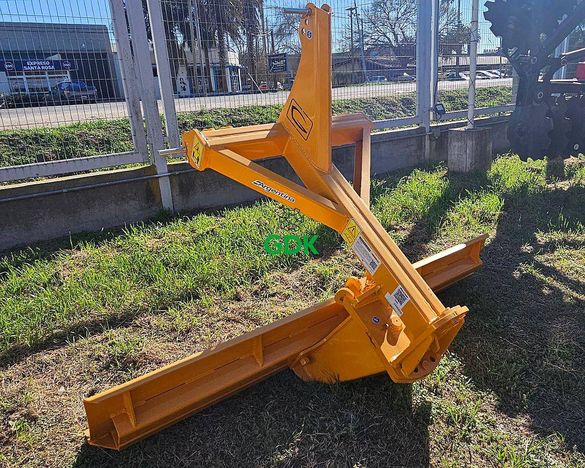 Niveladora Mecanica 3p 2100. Grosspal