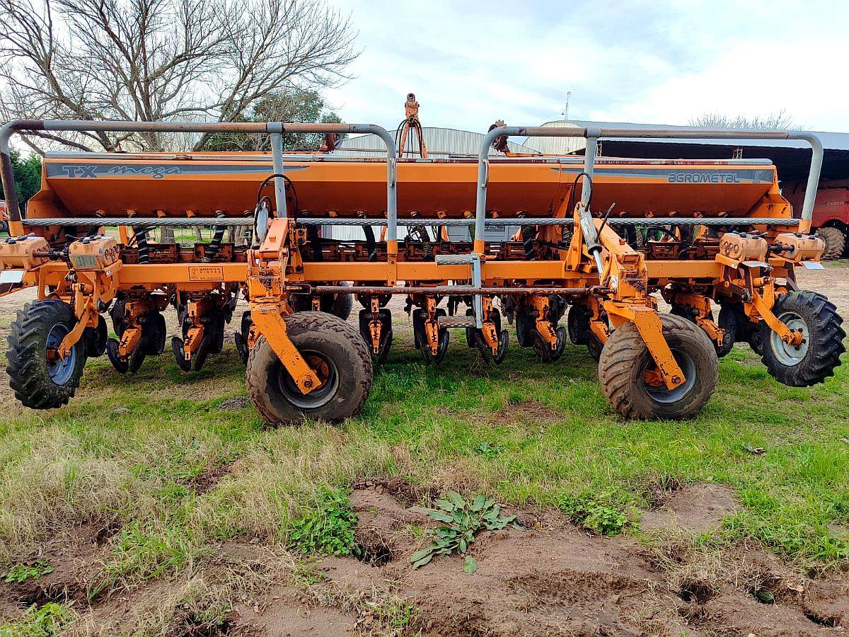 Agrometal TX Mega, 13 a 52.5 y 16 a 42 CM, 2011 - Disponible