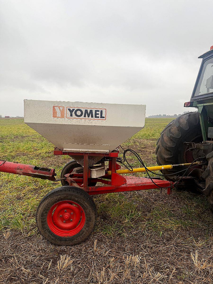 Fertilizadora Yomel 1050 Seminueva