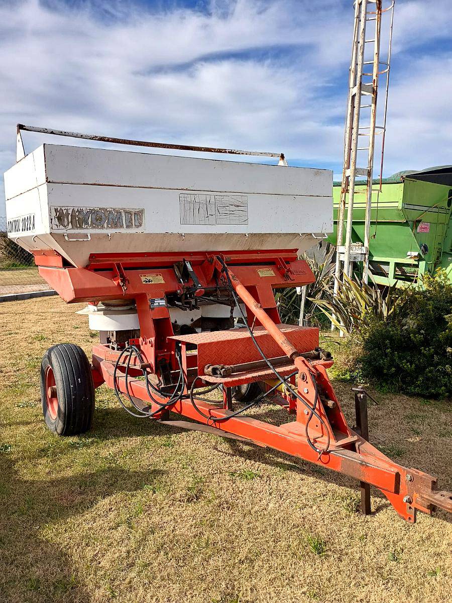 Fertilizadora de Arrastre Usada Yomel Control 2022a