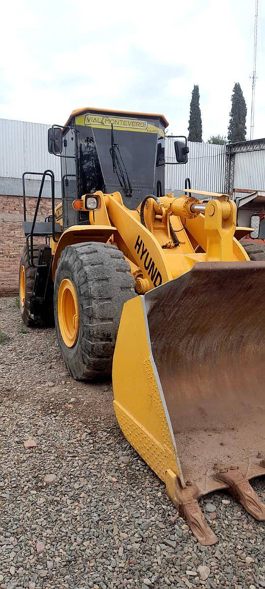 Hyundai HL 760, con 3 Mts