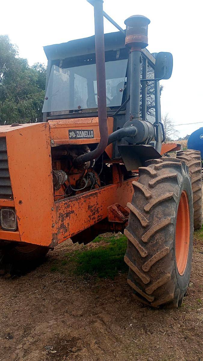 Zanello 4200 con Motor Deutz 160hp.