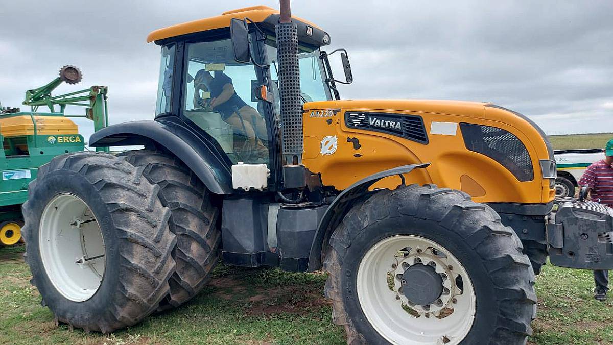 Tractor Valtra AR 220