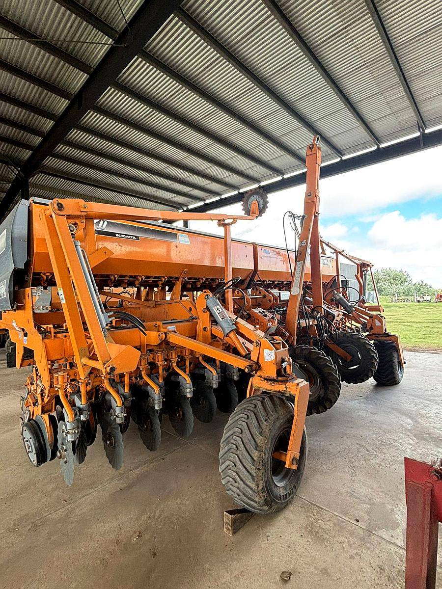 Agrometal MXY 37 a 17,5 , Monitor Plantium año 2013.