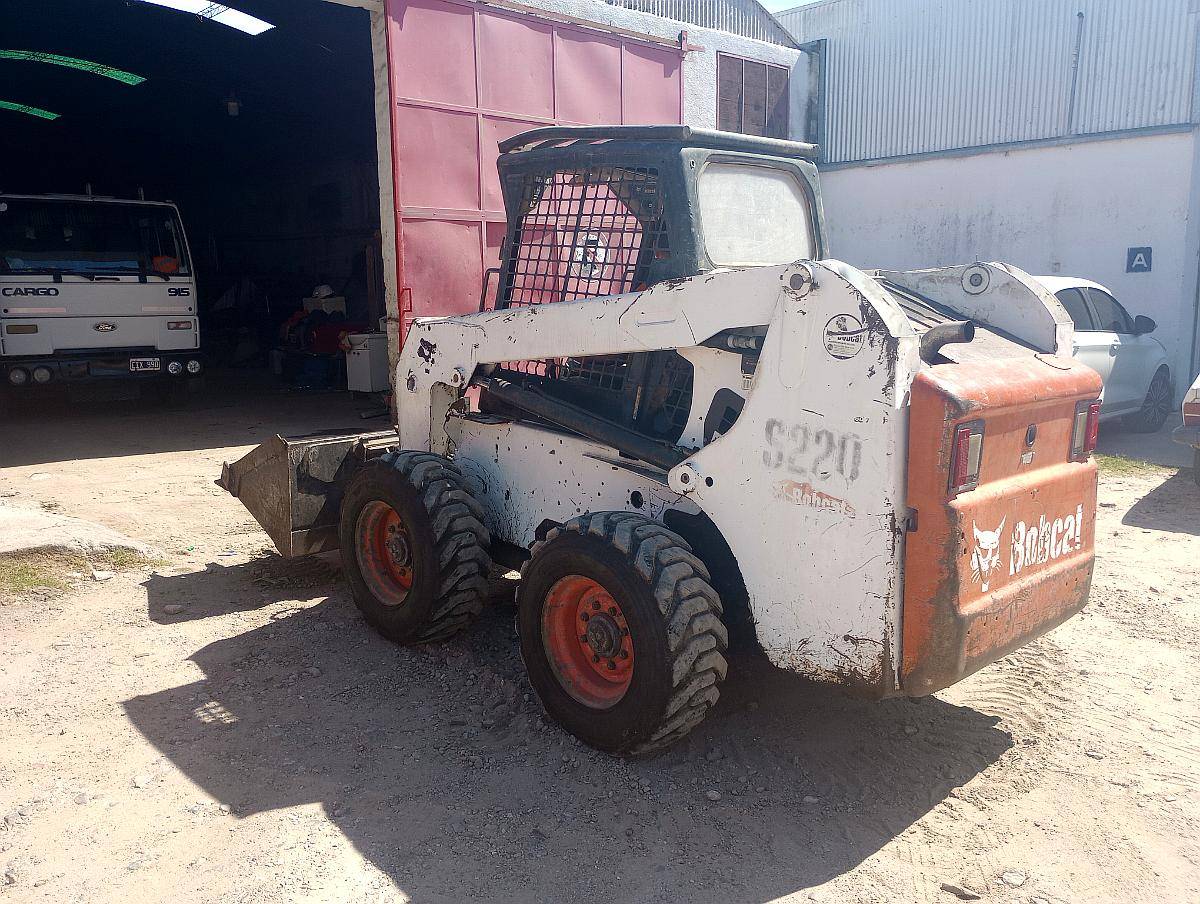 Minicargadora Bobcat S 220