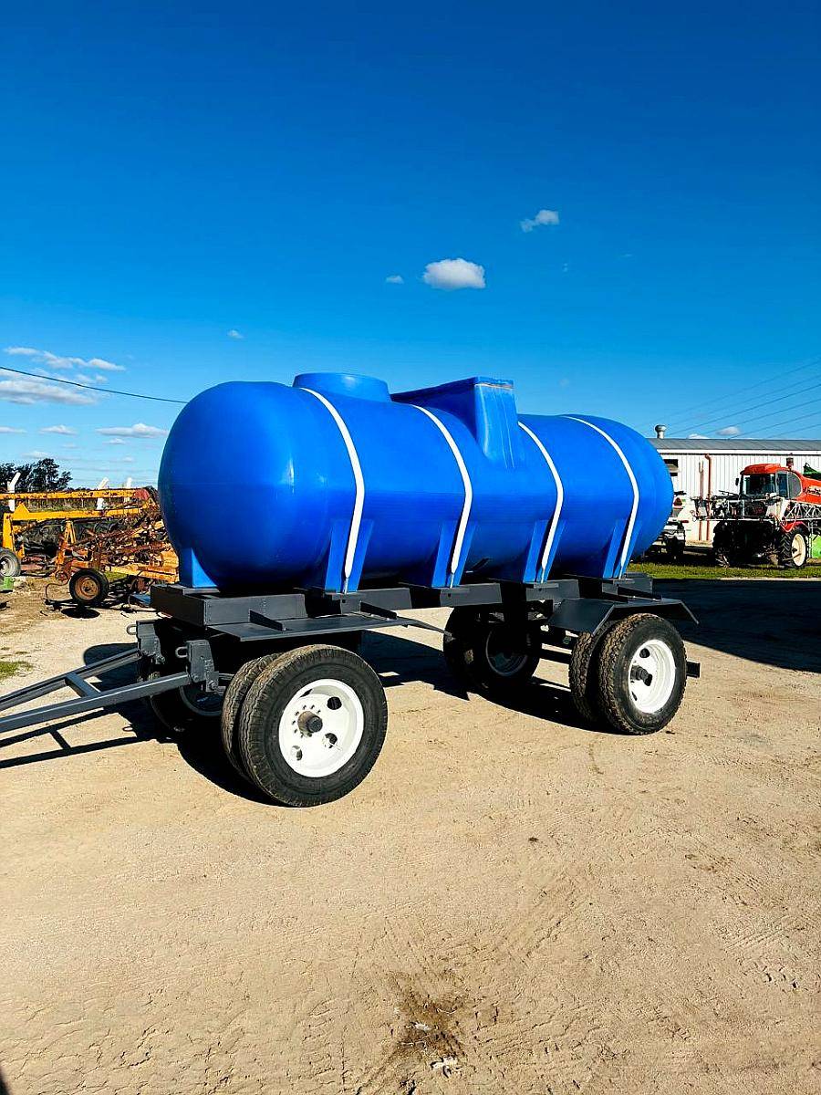 Acoplado Tanque Plastrong 8.000 Litros.