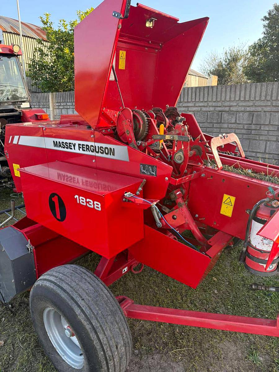 Enfardadora Massey Ferguson 1838