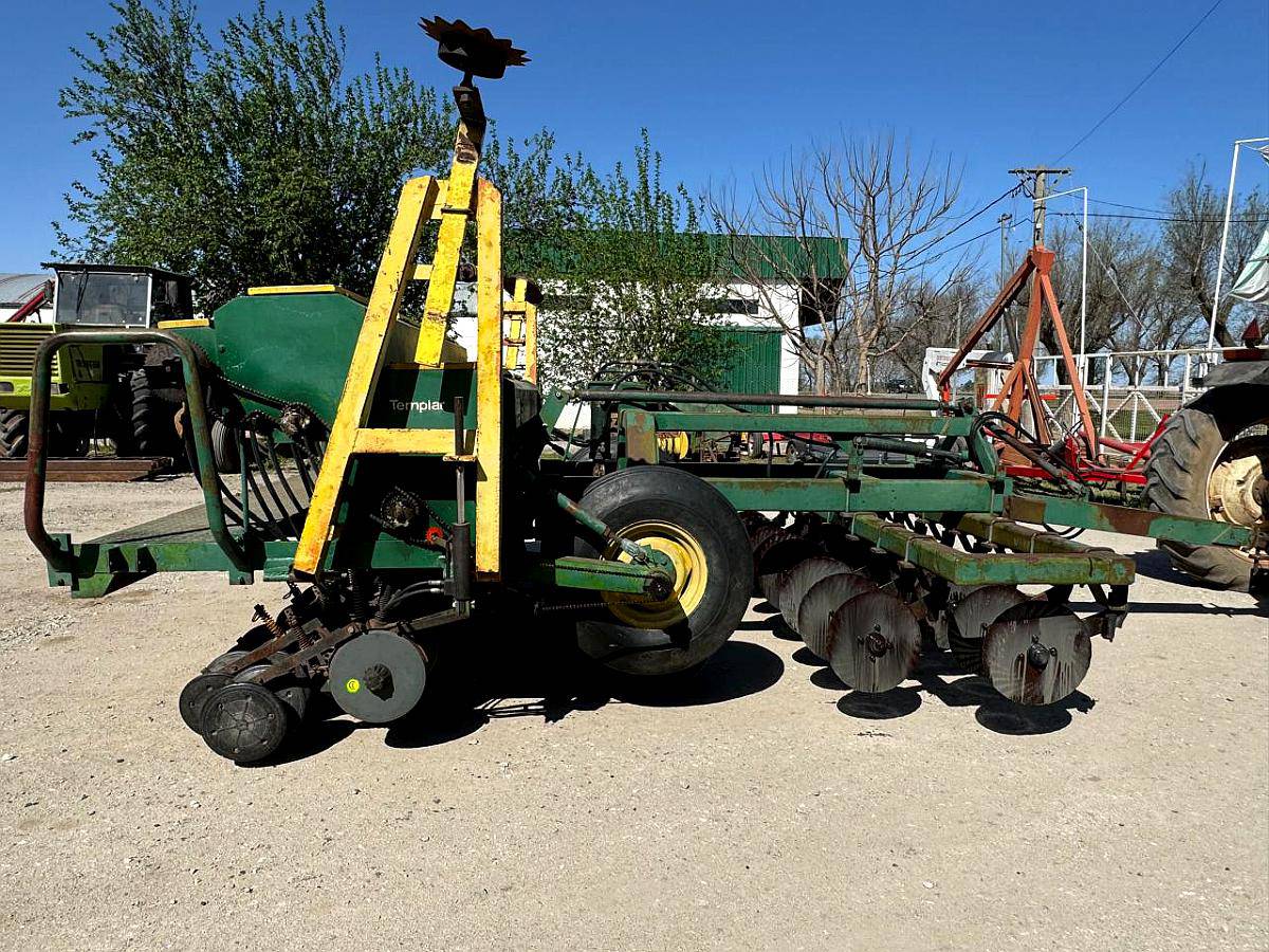 Sembradora Templar de 17 a 17,5 con Alfalfero