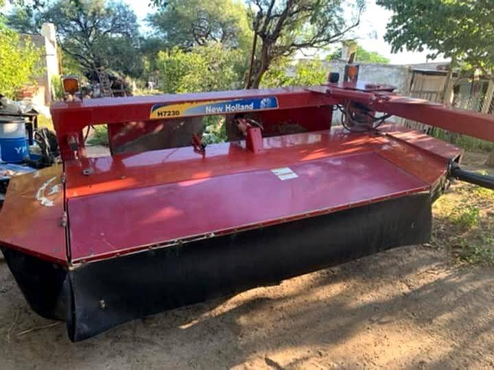 Segadora New Holland H7230 Modelo 2013 en muy Buen Estado