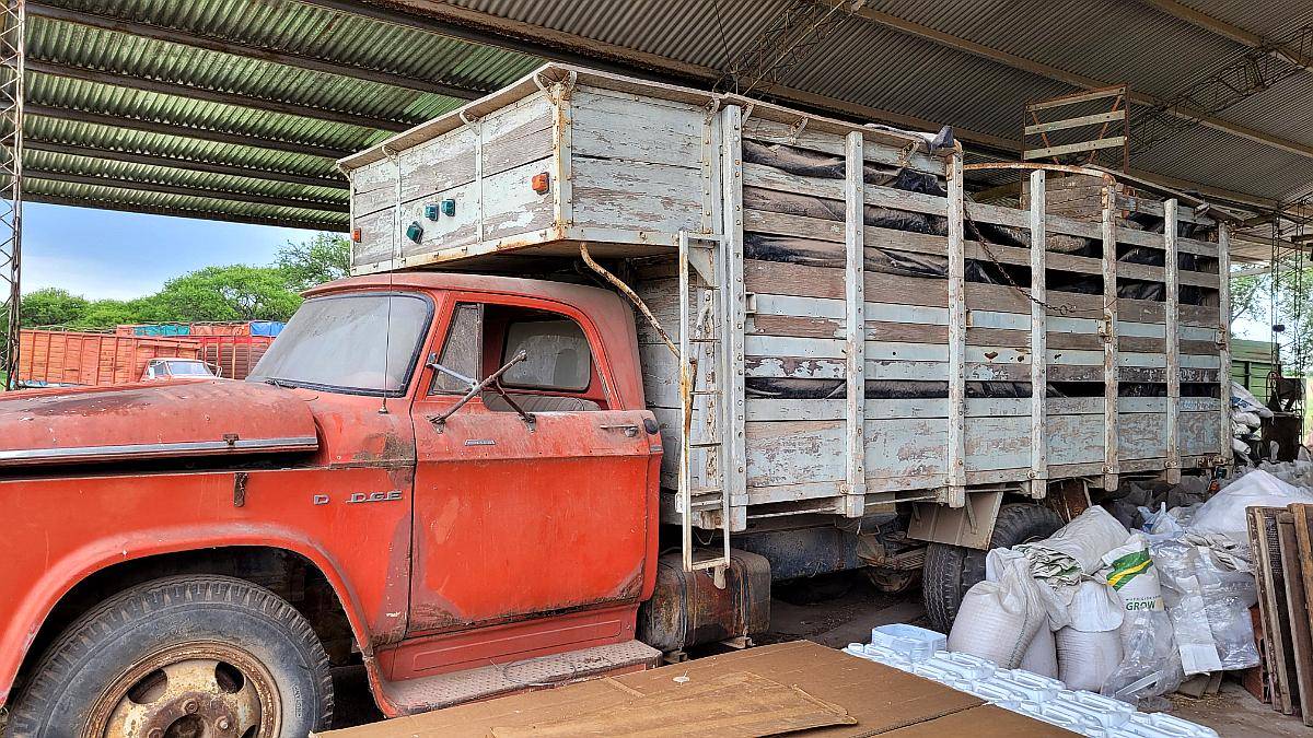 Camion Dodge 400 Motor Perkins 6 CIL