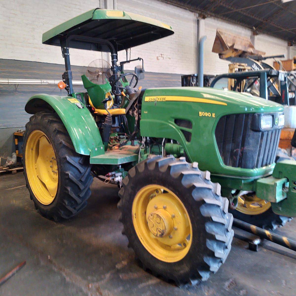John Deere 5090 E38 Doble, Paton. año 2023. 3pts. 3266hs.