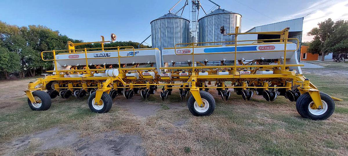 Ascanelli RS Mágnum 3000 . 14 Surcos a 70cm Fertilización