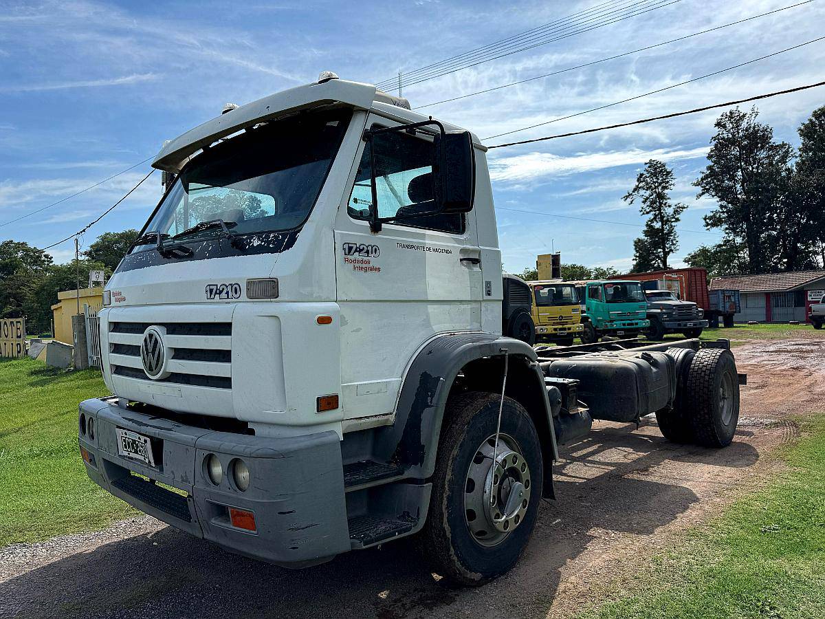 Volkswagen 17-210 Chasis Largo