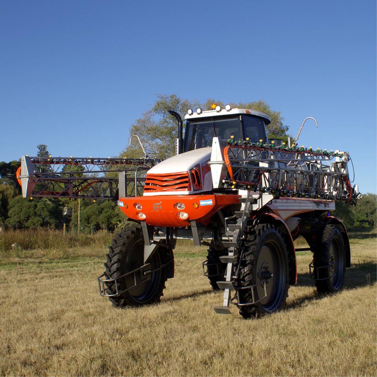 Pulverizador Autopropulsado Golondrin GTI 35-26