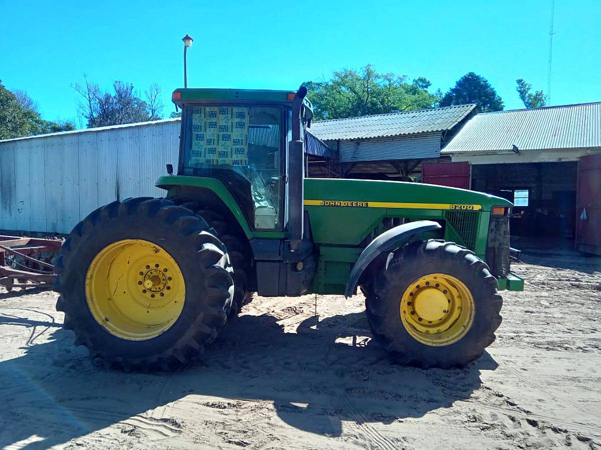 Tractor John Deere 8200