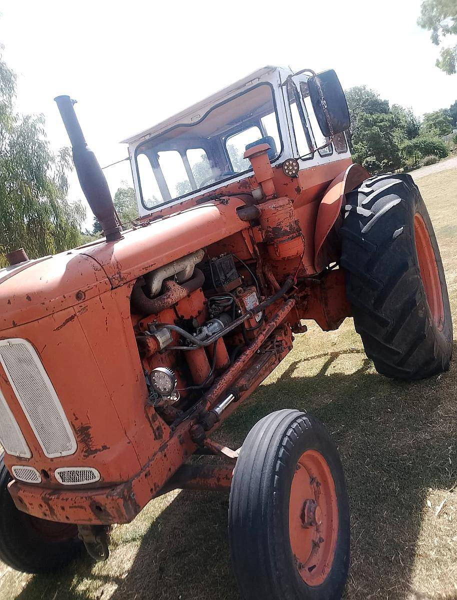Tractor Fiat 780 con Cabina