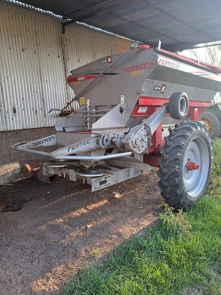 Fertilizadora Fertec 4500 Serie 5 MB Estado