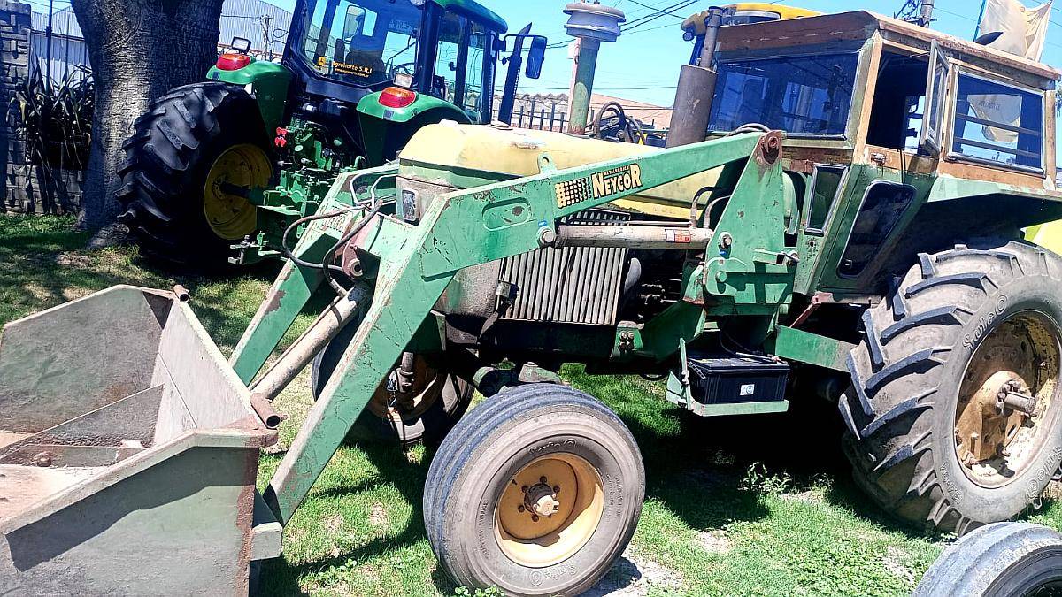 Tractor John Deere 4530