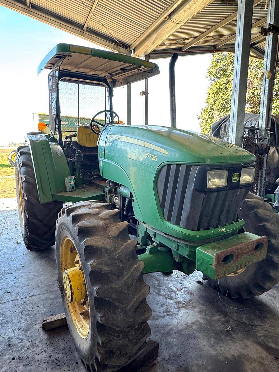 John Deere 5725 Dual, Paton. año 2014. 3pts. M 11000hs. 90hp