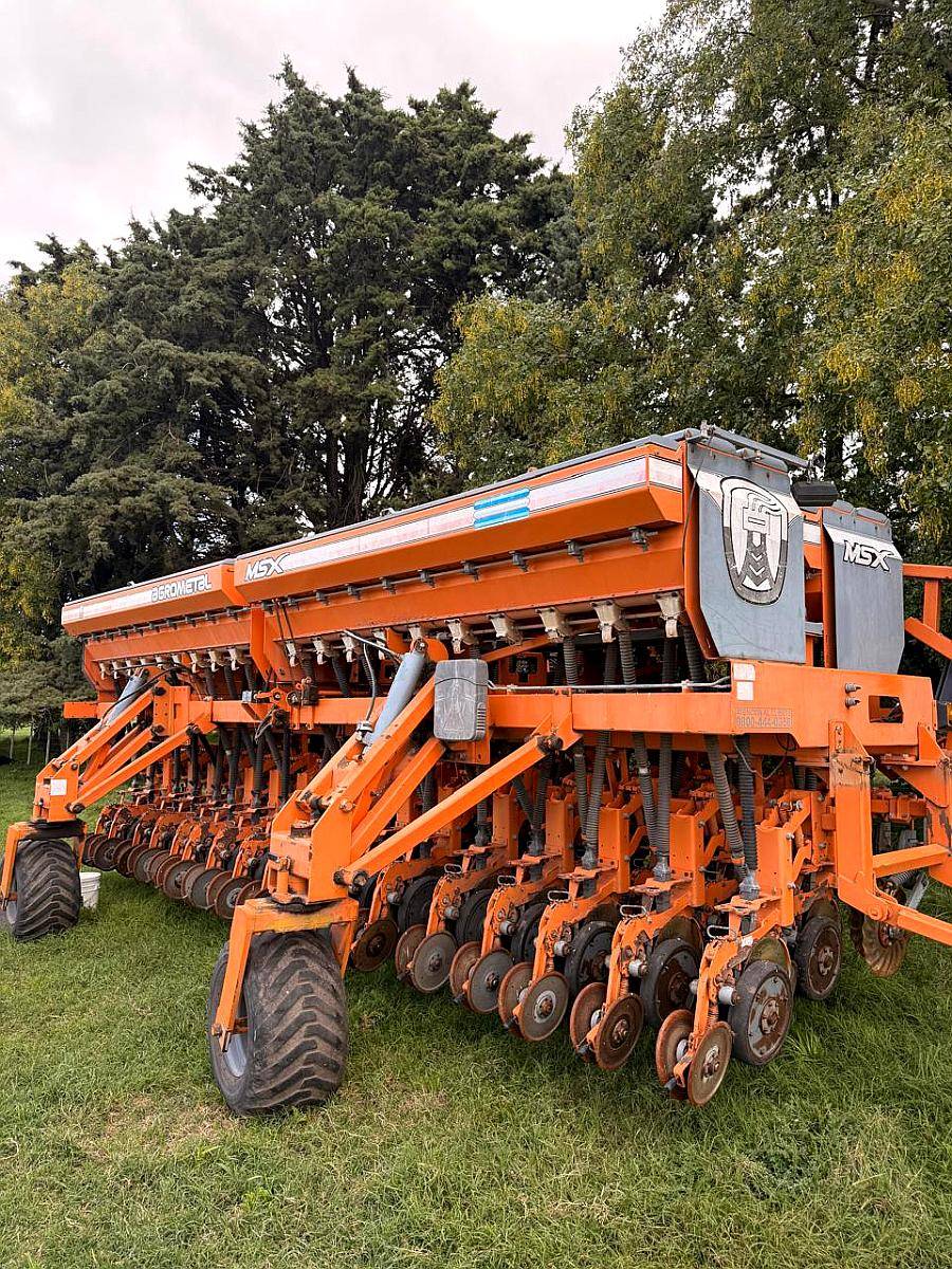 Sembradora Agrometal MSX 33 Lineas a 21 CM.