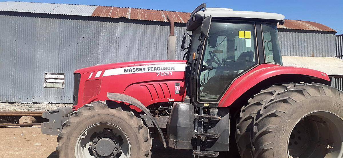 Tractor Massey Ferguson MF7021
