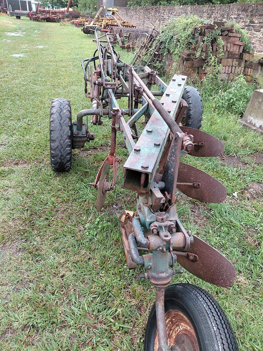 Arado de 3 Rejas Marca John Deere