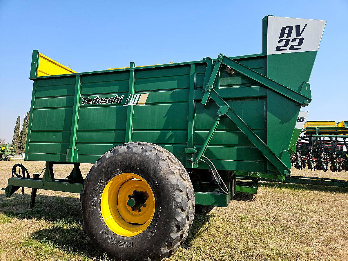 Carro Volcador Forrajero AV22