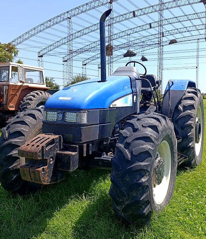 Tractor New Holland Tl85e Doble Tracción – con 3 Puntos