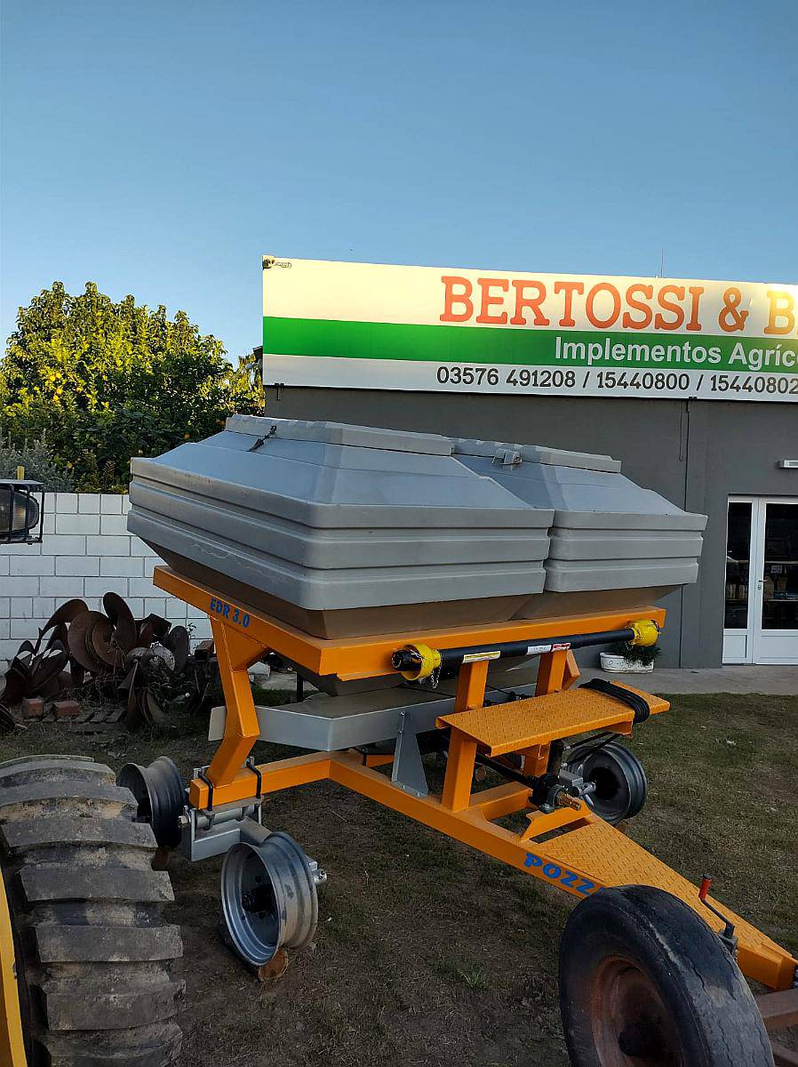 Fertilizadora de Arrastre 3000 EDR Nueva