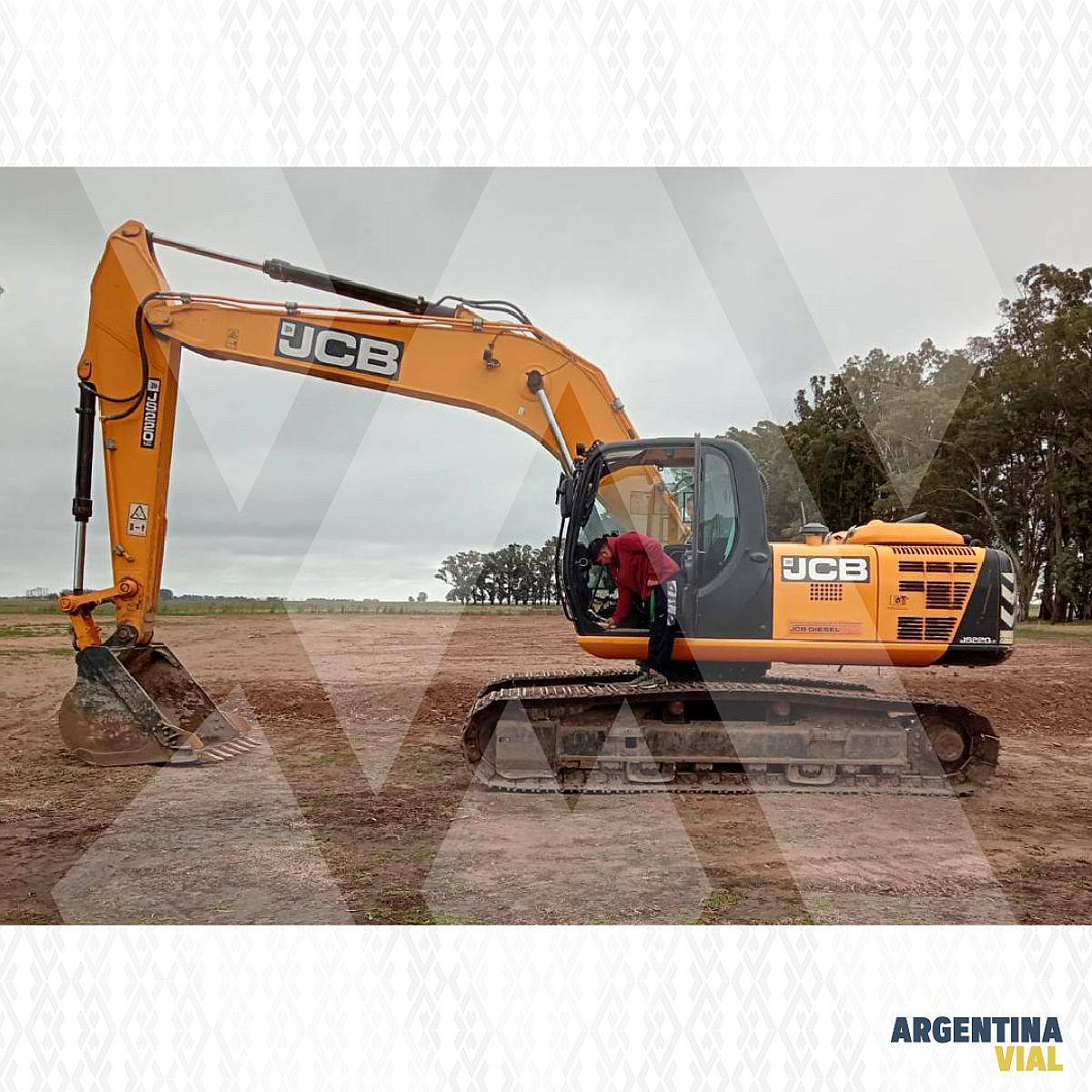 Excavadora JCB JS220 (id828)